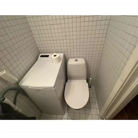 Small Dorm 6 Min From Centralstation! *